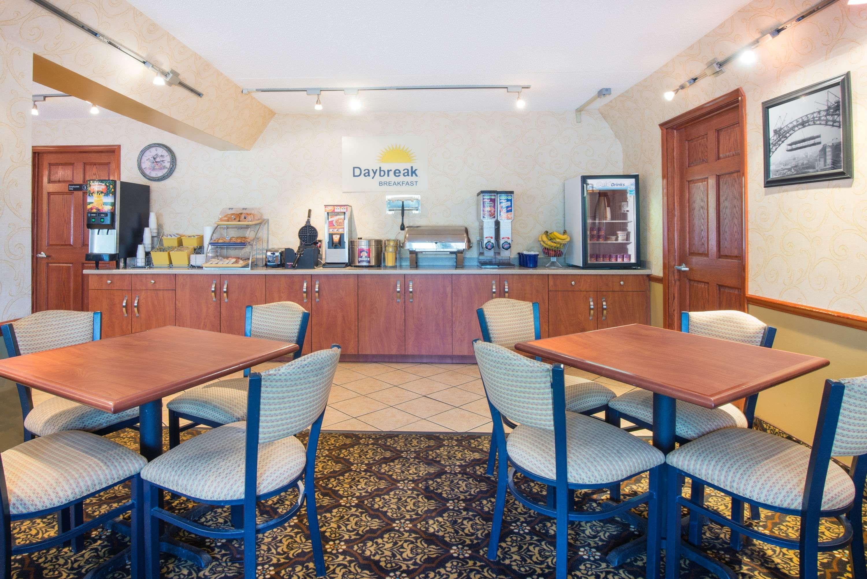 Quality Cleveland Airport 2* Middleburg Heights