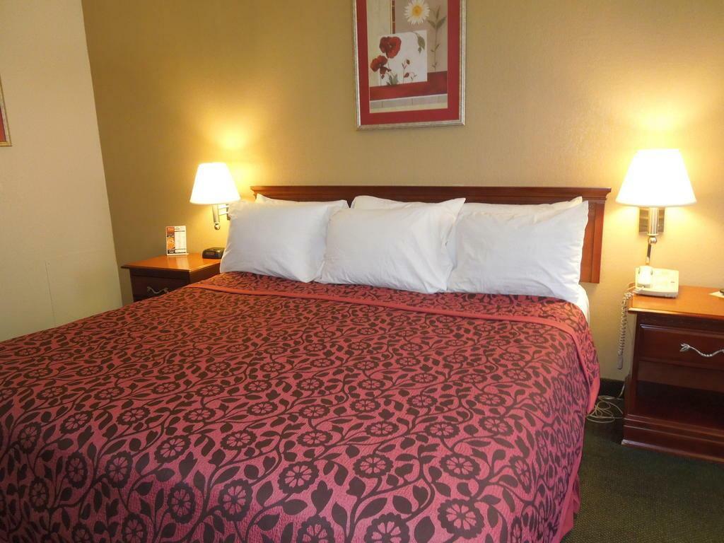 Quality Cleveland Airport 2* Middleburg Heights