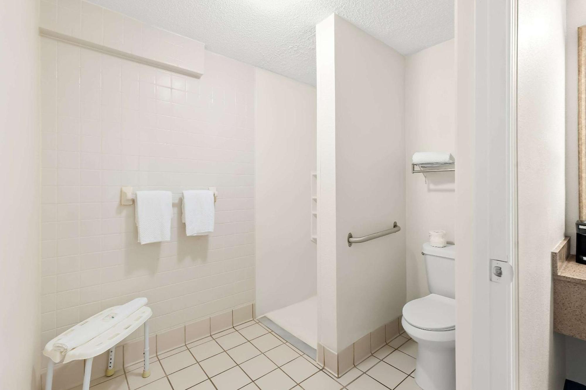 Mini-hôtel Quality Cleveland Airport 2*
